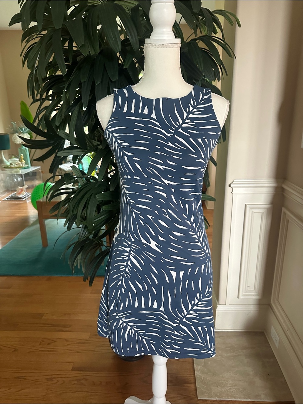 💙MAHI GOLD Blue & White Palm Print Sleeveless Shift Mini Dress Size XS💙